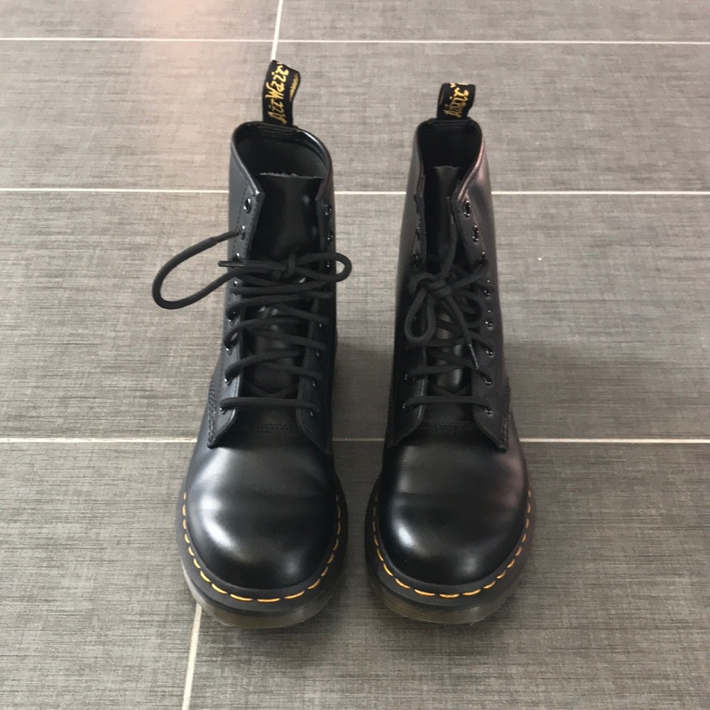 Authentic Dr Martens style 1460 smooth size 7